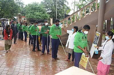 ಬೆಳಗಾವಿಯ ಮಾಹೇಶ್ವರಿ ದೃಷ್ಟಿದೋಷವುಳ್ಳ ಶಾಲೆಯ ಮಕ್ಕಳು ಎಸ್ಸೆಸ್ಸೆಲ್ಸಿ ಪರೀಕ್ಷೆಗೆ ಹಾಜರಾಗಲು‌ ಬಂದರು