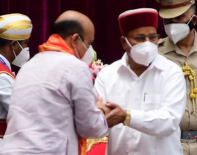 ಬಸವರಾಜ ಬೊಮ್ಮಾಯಿ ಅವರನ್ನು ಅಭಿನಂದಿಸಿದ ರಾಜ್ಯಪಾಲ ಥಾವರಚಂದ್ ಗೆಹಲೋತ್
