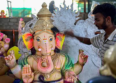 ಬೆಂಗಳೂರಿನಲ್ಲಿ ಗಣೇಶ ಚತುರ್ಥಿಗೆ ತಯಾರಿ: ಪಿಟಿಐ ಚಿತ್ರ