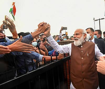 ಪ್ರಧಾನಿ ಮೋದಿಯಿಂದ ಹಸ್ತಲಾಘವ