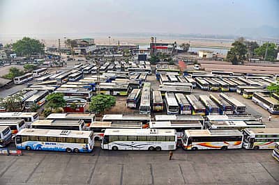 ಆಂಧ್ರ ಪ್ರದೇಶದ ವಿಜಯವಾಡದಲ್ಲಿ ರಸ್ತೆಗಿಳಿಯದ ಬಸ್‌ಗಳು – ಪಿಟಿಐ ಚಿತ್ರ