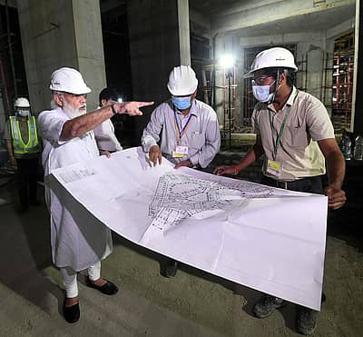 ಎಂಜಿನಿಯರ್‌ಗಳ ಜತೆ ಮೋದಿ ಸಮಾಲೋಚನೆ – ಪಿಟಿಐ ಚಿತ್ರ