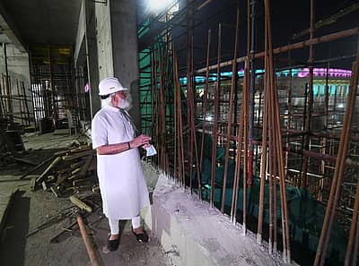 ಸಂಸತ್ ಕಟ್ಟಡ ಕಾಮಗಾರಿ ಸ್ಥಳದಲ್ಲಿ ಮೋದಿ – ಪಿಟಿಐ ಚಿತ್ರ