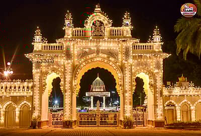 ಮೈಸೂರು ದಸರಾ ಸಂಭ್ರಮ: ವಿದ್ಯುತ್‌ ದೀಪಾಲಂಕಾರದಿಂದ ಕಂಗೊಳಿಸುತ್ತಿರುವ ಮೈಸೂರಿನ ಅಂಬಾ ವಿಲಾಸ ಅರಮನೆ– ಪ್ರಜಾವಾಣಿ ಚಿತ್ರಗಳು/ ಸವಿತಾ ಬಿ.ಆರ್‌.