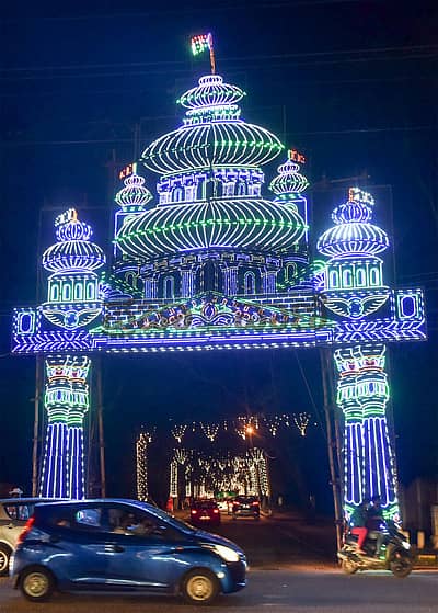 ಮೈಸೂರಿನ ಜೆಎಲ್‌ಬಿ ರಸ್ತೆಯಿಂದ ಜಿಲ್ಲಾಧಿಕಾರಿ ಕಚೇರಿ ರಸ್ತೆಗೆ ಹೋಗುವ ಕಡೆ ನಿರ್ಮಿಸಿರುವ ಕಮಾನು