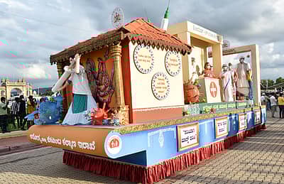 ಕೋವಿಡ್‌ ಮಾರ್ಗಸೂಚಿ ಕುರಿತ ಆರೋಗ್ಯ ಇಲಾಖೆಯ ಸ್ತಬ್ಧಚಿತ್ರ– ಪ್ರಜಾವಾಣಿ ಚಿತ್ರ/ಬಿ.ಆರ್. ಸವಿತಾ