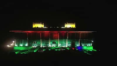 ಶ್ರೀರಂಗಪಟ್ಟಣ ಕೋಟೆಯ ಬಳಿ ಟಿಪ್ಪು ಸುಲ್ತಾನರ ಬೇಸಿಗೆಯ ಅರಮನೆಯಾಗಿದ್ದ ದರಿಯಾ ದೌಲತ್ ಬಾಗ್