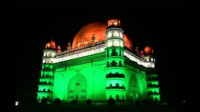 ವಿಜಯಪುರದ ಗೋಳ ಗುಮ್ಮಟಕ್ಕೆ ತ್ರಿವರ್ಣ ವಿಶೇಷ ಬೆಳಕಿನ ವಿನ್ಯಾಸ