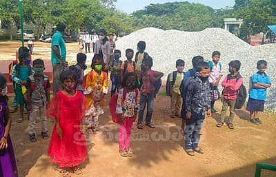 ಚಿಕ್ಕಬಳ್ಳಾ‍ಪುರದಲ್ಲಿ ಶಾಲೆ ಪುನರಾರಂಭ