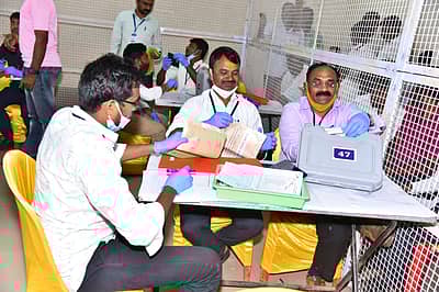 ಹಾನಗಲ್ ಉಪ ಚುನಾವಣೆಯ ಮತ ಎಣಿಕೆಯ ದೃಶ್ಯಾವಳಿ