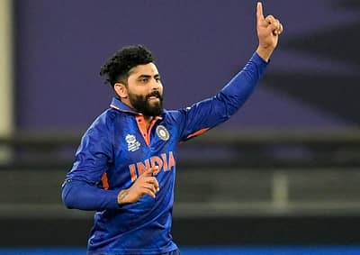 15 ರನ್ ತೆತ್ತು ಮೂರು ವಿಕೆಟ್ ಕಬಳಿಸಿದ ಜಡೇಜ