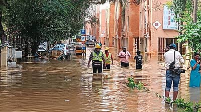 ಬೆಂಗಳೂರಿನ ಕೇಂದ್ರೀಯ ಸದನ ಪ್ರದೇಶ ಜಲಾವೃತಗೊಂಡಿರುವುದು – ಪ್ರಜಾವಾಣಿ ಚಿತ್ರ