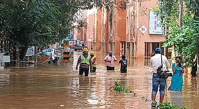 ಬೆಂಗಳೂರಿನ ಕೇಂದ್ರೀಯ ಸದನ ಪ್ರದೇಶ ಜಲಾವೃತಗೊಂಡಿರುವುದು – ಪ್ರಜಾವಾಣಿ ಚಿತ್ರ