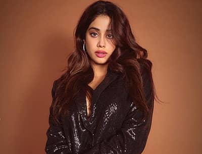 ಧಡಕ್ ಚಿತ್ರದ ಮೂಲಕ ಸಿನಿಮಾರಂಗ ಪ್ರವೇಶಿಸಿದ ಜಾಹ್ನವಿ, ಮುಂಬೈನಲ್ಲಿ ನೆಲೆಸಿದ್ದು, ಸಹೋದರಿ ಖುಷಿ ಕಪೂರ್ ಜತೆಗೆ ಆಗಾಗ ಪ್ರವಾಸಕ್ಕೆ ಕೂಡ ತೆರಳುತ್ತಾರೆ.