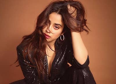 2018ರಿಂದ ನಟಿ ಜಾಹ್ನವಿ ಕಪೂರ್ ಬಾಲಿವುಡ್‌ನಲ್ಲಿ ಸಕ್ರಿಯವಾಗಿ ತೊಡಗಿಸಿಕೊಂಡಿದ್ದಾರೆ.