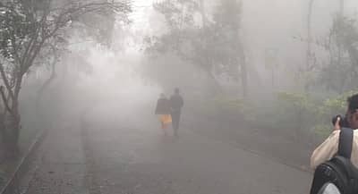 ನಂದಿಬೆಟ್ಟದಲ್ಲಿ ಮಂಜು ಆವರಿಸಿರುವ ದೃಶ್ಯ