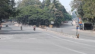 ಟೌನ್‌ ಹಾಲ್‌ ಎದುರಿನ ರಸ್ತೆ