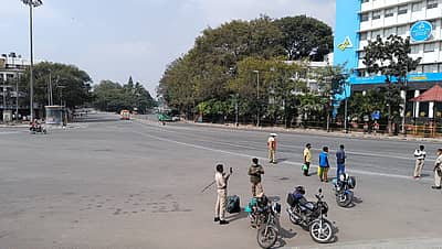 ಟೌನ್‌ ಹಾಲ್‌ ಬಳಿ ಪೊಲೀಸ್‌ ನಿಯೋಜನೆ