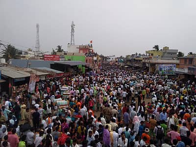 ಆಂಧ್ರಪ್ರದೇಶ, ಮಹಾರಾಷ್ಟ್ರ, ಕೇರಳ ಸೇರಿದಂತೆ ದೇಶದ ಹಲವೆಡೆಯಿಂದ ಆಗಮಿಸಿದ್ದ ಭಕ್ತರು