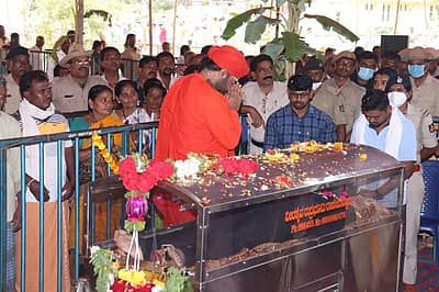 ಪಂಚಮಸಾಲಿ ಹರಿಹರ ಪೀಠದ ವಚನಾನಂದ ಶ್ರೀಗಳಿಂದ ಅಂತಿಮ ನಮನ