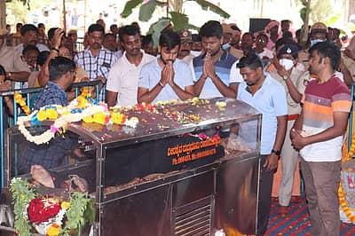 ಅಂತಿಮ ದರ್ಶನ ಪಡೆದ ನವೀನ್ ವೈದ್ಯಕೀಯ ವಿಭಾಗದ ಸ್ನೇಹಿತರು