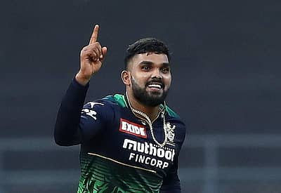 18 ರನ್ ತೆತ್ತು 5 ವಿಕೆಟ್ ಗಳಿಸಿದ ಹಸರಂಗ ಜಾದೂ
