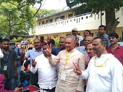 ಅಭಿಮಾನಿಗಳ ಜೊತೆ ಬಸವರಾಜ ಹೊರಟ್ಟಿ