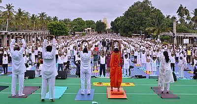 ಹಂಪಿಯಲ್ಲಿ ನಡೆದ ಯೋಗ ದಿನಾಚರಣೆಯ ಕ್ಯಾಮೆರಾ ಚಿತ್ರಗಳು– ಚಿತ್ರಗಳು–ರಾಚಯ್ಯ ಎಸ್‌. ಸ್ಥಾವರಿಮಠ