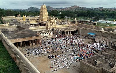ಹಂಪಿಯಲ್ಲಿ ನಡೆದ ಯೋಗ ದಿನಾಚರಣೆಯ ಕ್ಯಾಮೆರಾ ಚಿತ್ರಗಳು– ಚಿತ್ರಗಳು–ರಾಚಯ್ಯ ಎಸ್‌. ಸ್ಥಾವರಿಮಠ