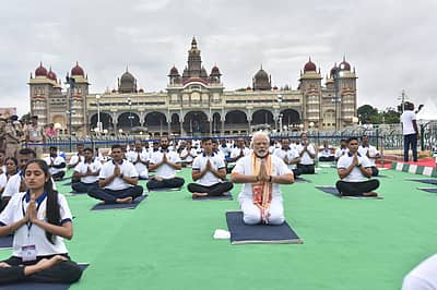 ಮೈಸೂರಲ್ಲಿ 8 ನೇ ಅಂತರರಾಷ್ಟ್ರೀಯ ಯೋಗ ದಿನ ಆಚರಣೆ