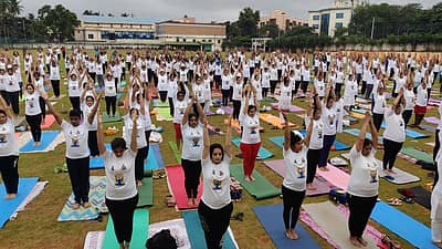 ಹುಬ್ಬಳ್ಳಿಯಲ್ಲಿ ಯೋಗ ಮಾಡಿದ ಜನ