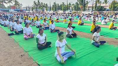 ಕಲಬುರ್ಗಿಯಲ್ಲಿ ಯೋಗ ಮಾಡಿದ ಕಾಲೇಜು ವಿದ್ಯಾರ್ಥಿಗಳು