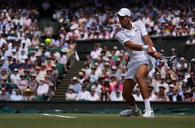 ನೊವಾಕ್ ಜೊಕೊವಿಚ್ ಆಟದ ಭಂಗಿ (ಚಿತ್ರ ಕೃಪೆ: Twitter/@Wimbledon)