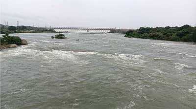 ತುಂಗಭದ್ರಾ ನದಿ ತುಂಬಿ ಹರಿಯುತ್ತಿರುವುದು – ಪ್ರಜಾವಾಣಿ ಚಿತ್ರ / ಶಶಿಕಾಂತ ಎಸ್. ಶೆಂಬೆಳ್ಳಿ