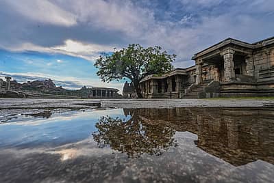 ವಿಜಯ ವಿಠಲ ದೇವಸ್ಥಾನದ ಪ್ರಾಂಗಣ