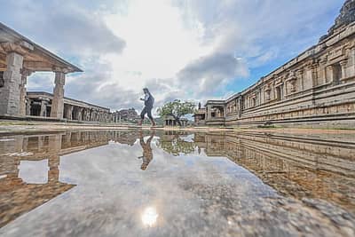 ವಿಜಯ ವಿಠಲ ದೇವಸ್ಥಾನದ ಪ್ರಾಂಗಣ