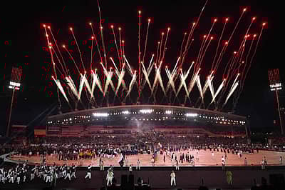 ಕಾಮನ್‌ವೆಲ್ತ್ ಕ್ರೀಡಾಕೂಟದ 22ನೇ ಆವೃತ್ತಿಗೆ ಇಂಗ್ಲೆಂಡ್‌ನ ಬರ್ಮಿಂಗ್‌ಹ್ಯಾಮ್‌ನಲ್ಲಿ ಗುರುವಾರ ರಾತ್ರಿ ಅದ್ಧೂರಿ ಚಾಲನೆ ಸಿಕ್ಕಿದೆ.