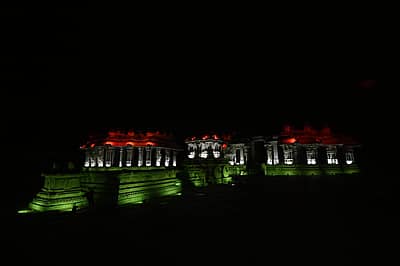 ಹಂಪಿ ಸ್ಮಾರಕಗಳಿಗೆ ತ್ರಿವರ್ಣ ಧ್ವಜ ಹೋಲುವ ವಿದ್ಯುತ್‌ ದೀಪಗಳಿಂದ ಅಲಂಕಾರ