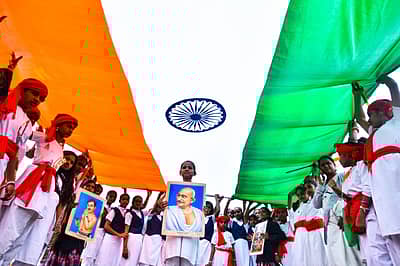 ಸ್ವಾತಂತ್ರ್ಯ ಹೋರಾಟಗಾರರ ಚಿತ್ರ ಪ್ರದರ್ಶಿಸಿದ ವಿದ್ಯಾರ್ಥಿಗಳು – ಪ್ರಜಾವಾಣಿ ಚಿತ್ರ /ತಾಜುದ್ದೀನ್ ಆಜಾದ್‌