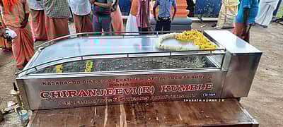 ಬಬಿಯಾ ಮೊಸಳೆಯ ಅಂತಿಮ ದರ್ಶನಕ್ಕೆ ಸಾವಿರಾರು ಭಕ್ತರು ಸೇರಿದ್ದರು.