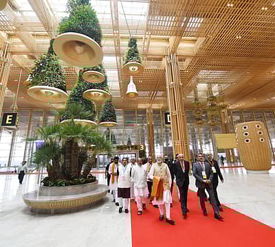 ಈ ಟರ್ಮಿನಲ್‌ಗೆ ‘ಉದ್ಯಾನದ ಟರ್ಮಿನಲ್‌‘ (Terminal in a Garden) ಎನ್ನುವ ‘ಅಡ್ಡ ಹೆಸರು‘ ಇಡಲಾಗಿದೆ.