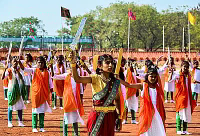 ಕಲಬುರಗಿ ಕ್ರೀಡಾಂಗಣದಲ್ಲಿ ನಡೆದ ಸಮಾರಂಭದಲ್ಲಿ ಮಕ್ಕಳ ಸಾಂಸ್ಖೃತಿಕ ಕಾರ್ಯಕ್ರಮ