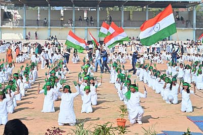 ರಾಯಚೂರು ಕ್ರೀಡಾಂಗಣದಲ್ಲಿ ಮಕ್ಕಳ ಕಲವರ