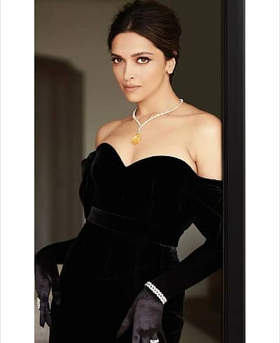 ಬಳಿಕ ವೇದಿಕೆಯಲ್ಲಿಯೇ ಗಾಯಕರಾದ ಕಾಲಭೈರವ ಮತ್ತು ರಾಹುಲ್ ಸಿಪ್ಲಿಗುಂಜ್ ಅವರು ಹಾಡು ಹೇಳಿದರು.