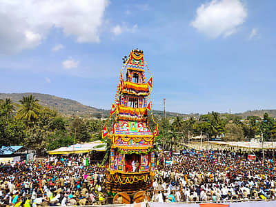 ರಥೋತ್ಸವದ ಅಂಗವಾಗಿ ವಿವಿಧ ಧಾರ್ಮಿಕ ಕಾರ್ಯಕ್ರಮಗಳು ಸಾಲೂರು ಮಠದ ಶಾಂತಮಲ್ಲಿಕಾರ್ಜುನ ಸ್ವಾಮೀಜಿ ನೇತೃತ್ವದಲ್ಲಿ ನಡೆಯಿತು.