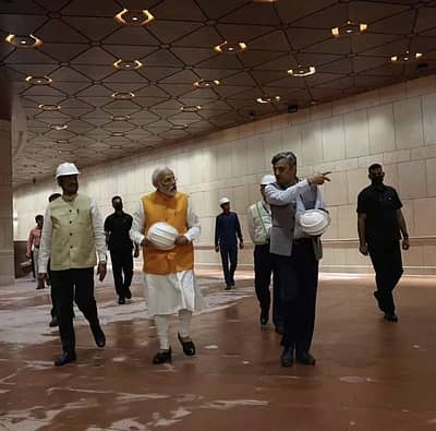 ಹೊಸ ಸಂಸತ್ತು ಭವನವನ್ನು ಸಂಪೂರ್ಣವಾಗಿ ಪರಿಶೀಲಿಸಿದ ಮೋದಿ