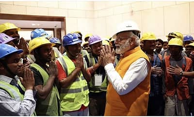 ಕಾರ್ಮಿಕರೊಂದಿಗೆ ಪ್ರಧಾನಿ ಮೋದಿ