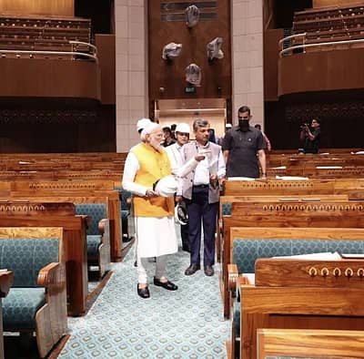 ಸಂಸತ್ತು ಭವನದ ಮೂಲ ಸೌಕರ್ಯವನ್ನು ಪರಿಶೀಲಿಸಿದ ಮೋದಿ
