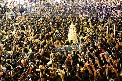 ದ್ರೌಪದಿದೇವಿ ಕರಗ ಶಕ್ತ್ಯೋತ್ಸವ ಅಂಗವಾಗಿ ಬೆಂಗಳೂರು ನಗರದ ಧರ್ಮರಾಯಸ್ವಾಮಿ ದೇವಸ್ಥಾನದಲ್ಲಿ ಧಾರ್ಮಿಕ ಕಾರ್ಯಕ್ರಮಗಳು ನೆರವೇರಿದವು  –ಪ್ರಜಾವಾಣಿ ಚಿತ್ರ/ ಕಿಶೋರ್‌ ಕುಮಾರ್ ಬೋಳಾರ್