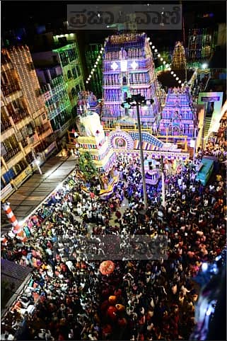 ದ್ರೌಪದಿದೇವಿ ಕರಗ ಶಕ್ತ್ಯೋತ್ಸವ ಅಂಗವಾಗಿ ಬೆಂಗಳೂರು ನಗರದ ಧರ್ಮರಾಯಸ್ವಾಮಿ ದೇವಸ್ಥಾನದಲ್ಲಿ ಧಾರ್ಮಿಕ ಕಾರ್ಯಕ್ರಮಗಳು ನೆರವೇರಿದವು  –ಪ್ರಜಾವಾಣಿ ಚಿತ್ರ/ ಕಿಶೋರ್‌ ಕುಮಾರ್ ಬೋಳಾರ್